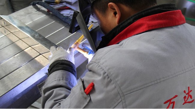 小型反滲透裝置的超純水設(shè)備結(jié)構(gòu)簡單操作方便