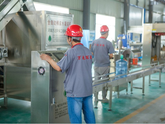 做桶裝水的機(jī)器需要多少錢