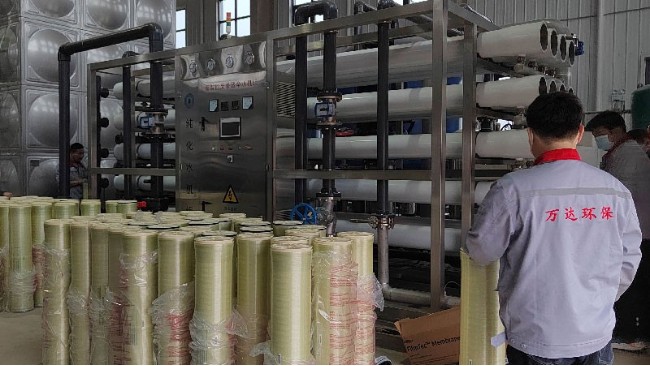 反滲透工業(yè)純水設(shè)備價(jià)格 20t反滲透純凈水設(shè)備