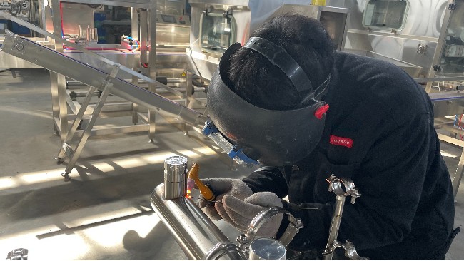 中型整套純凈水飲水設備多少錢?可贈送易損配件